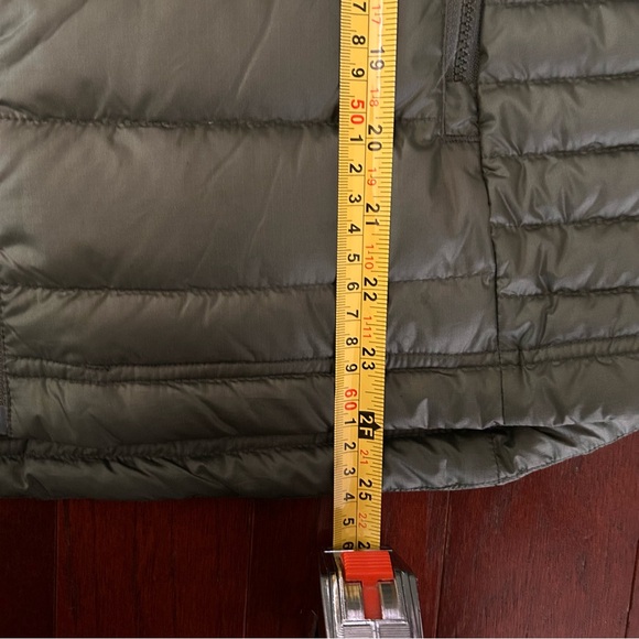 Quince Women's Green Puffer Vest Lightweight Packable Goose Down Fill Size XL - Picture 5 of 6